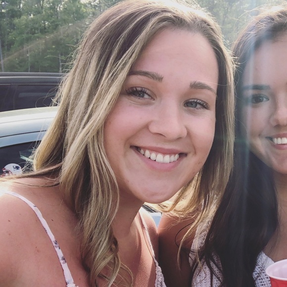 chloe_hoehl
